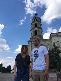 «Зовите в гости — мы приедем». Как Анфиса Охлобыстина снимает блог о Рязанской области