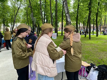 В Рязани у кремля 9 Мая открыли полевую кухню и показали трофейную технику