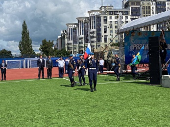 В Рязани День ВДВ отметили показательными выступлениями десантников и прыжками с парашютом