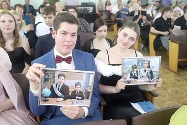 Фото первого бала: в школах Рязанской области прошли выпускные