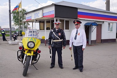 Ветераны ГАИ вышли на службу в честь наступающего праздника
