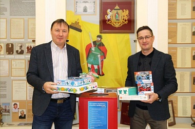 Рязанские депутаты подарили игрушки детям на длительном лечении