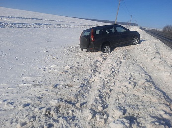 Под Новомичуринском Honda вылетела в кювет