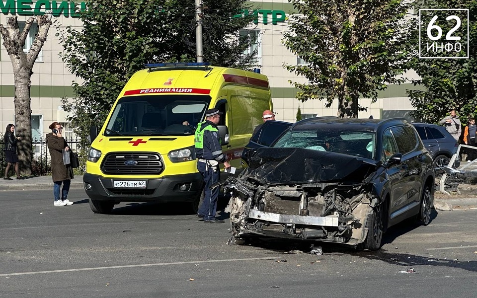  "Лоб бинтом заклеили": в Рязани в жестком ДТП на Высоковольтной пострадали люди - 62ИНФО