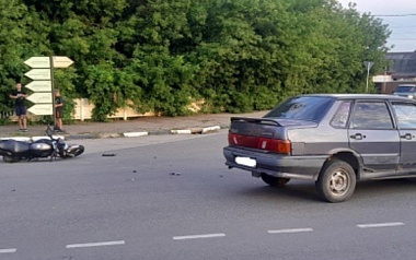 В Сасове оба водителя пострадали в ДТП с ВА-2115 и мотоциклом Motoland