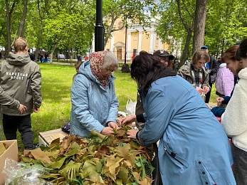 В Рязани у кремля 9 Мая открыли полевую кухню и показали трофейную технику