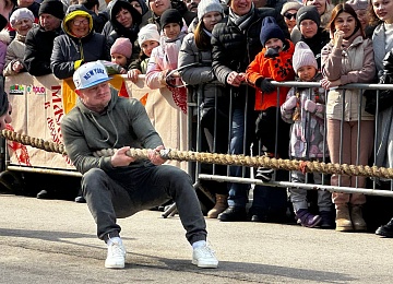 В рязанском Лесопарке отпраздновали Масленицу