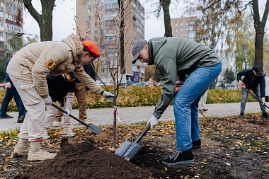 Губернатор Павел Малков присоединился к высадке деревьев в сквере «Рязань – город Трудовой Доблести»