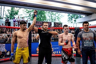 В рязанском Лесопарке прошёл турнир ММА «Битва за Рязань»