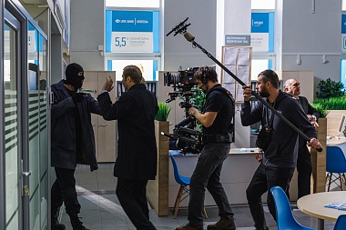 Вышел тизер комедии «Диагноз “Везучая”» от Wink и more.tv с Аглаей Тарасовой и Кириллом Кяро