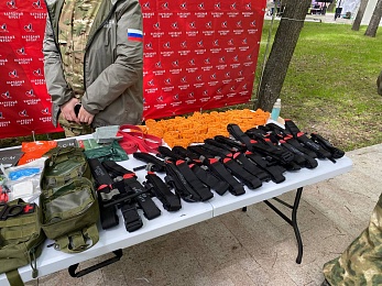 В Рязани у кремля 9 Мая открыли полевую кухню и показали трофейную технику