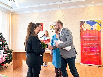 Троих рязанок выписали из роддом в преддверии Дня матери