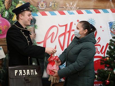 Рязанский Почтальон передал новогодние подарки для детей