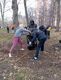 В Рязани прошёл субботник в парке Героев войны 1812 года