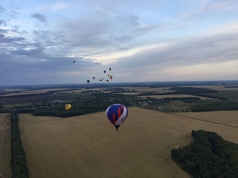 Фоторепортаж: пилоты «Неба России» пролетели на воздушных шарах над Рязанской областью - 62ИНФО Фоторепортаж: пилоты «Неба России» пролетели на воздушных шарах над Рязанской областью