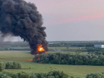 Опубликованы фото с места крушения военного самолёта Ил-76 в Рязани  - 62ИНФО Опубликованы фото с места крушения военного самолёта Ил-76 в Рязани