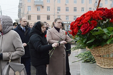 На площади Победы в Рязани почтили героев Сталинграда