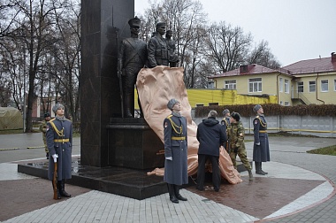 В Рязани открыли памятник погибшим росгвардейцам и их предшественникам - 62ИНФО В Рязани открыли памятник погибшим росгвардейцам и их предшественникам