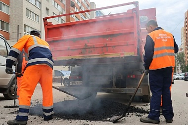 На Михайловском шоссе и Станкозаводской улице заделали ямы
