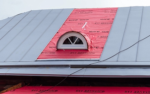 Готовность крыши Летнего клуба Дворянского собрания составляет 80%