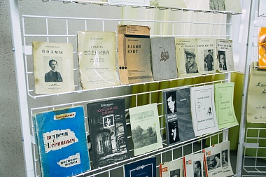 Прилепин подарил Рязани крупную «есенинскую» коллекцию - 62ИНФО Прилепин подарил Рязани крупную «есенинскую» коллекцию