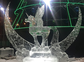 От единорога до весовщика. Фоторепортаж с Фестиваля ледовых скульптур в Рязани