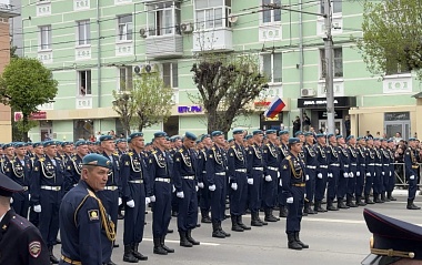 Строем и с песней: Рязань встретила курсантов училища ВДВ с Парада Победы
