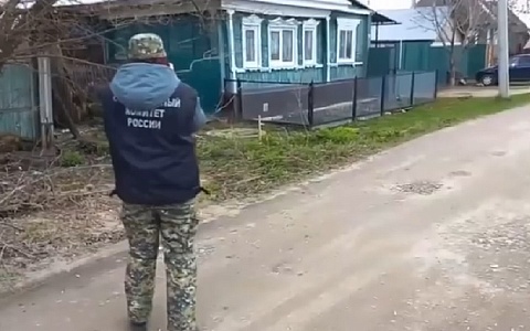 Полиция ведет розыск мужчины, убившего семью в Кадоме