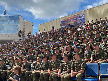 В Рязани День ВДВ отметили показательными выступлениями десантников и прыжками с парашютом