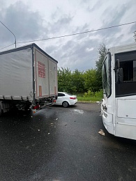 В Рязани столкнулись пассажирский автобус и грузовик