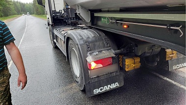 Под Рязанью 37-летний водитель Hyundai Accent пострадал в ДТП с грузовиком Scania