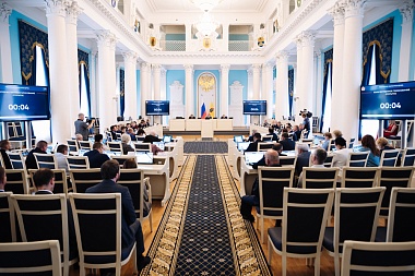 Парламентарии закрепили федеральные изменения в региональном законодательстве о наставничестве