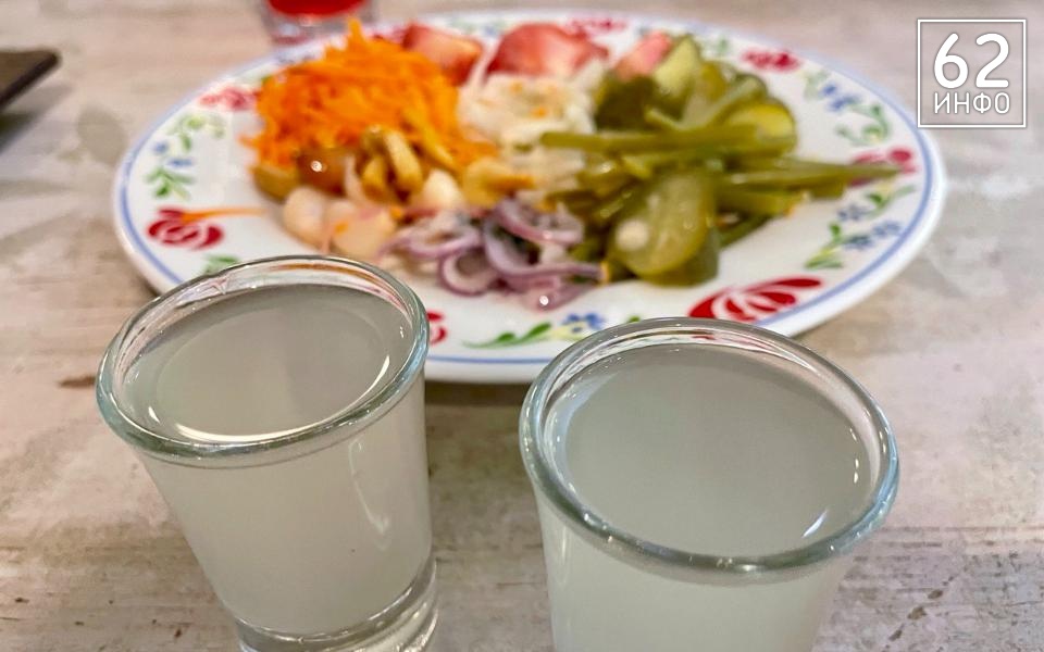 В Кораблине задержали двух человек за кражу водки и закусок к ней - 62ИНФО