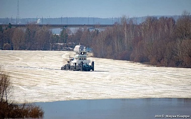 Теплоход «Коломенский-803» начал ледокольные работы в Касимове