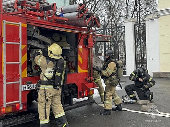 Вспыхнула сцена: в Рязани 56 человек тушили условный пожар в театре драмы